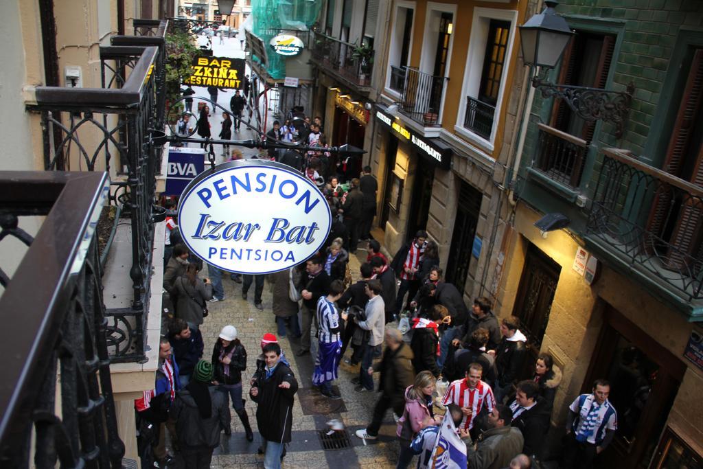 Pension Izar Bat San Sebastián Esterno foto